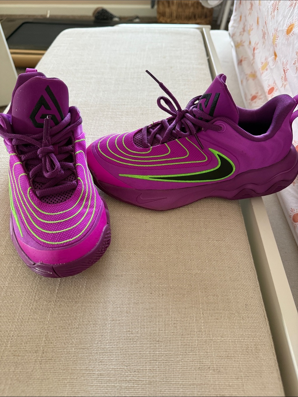 Nike Giannis Immortality 4 Youth 4.5Y Purple Green Basketball Shoes
